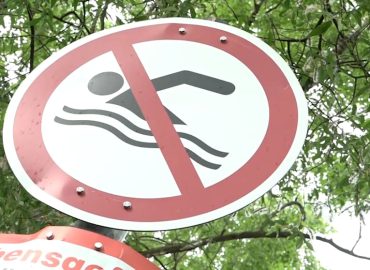 Hohe Bußgelder für Baden im Rhein bei über 30 Grad