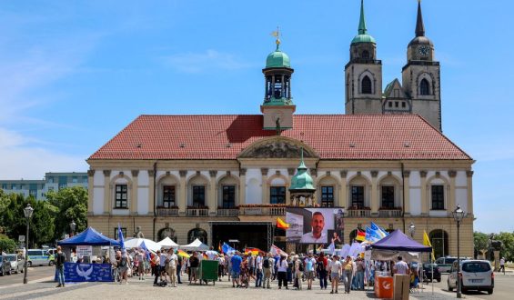 AfD-Demonstration in Magdeburg: Kritik an Kirchen und Kirchensteuer
