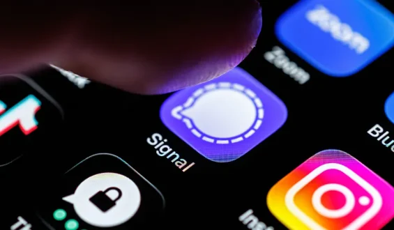 Signal-Chefin Meredith Whittaker stellt Schutzmaßnahmen nach Phishing-Angriffen vor