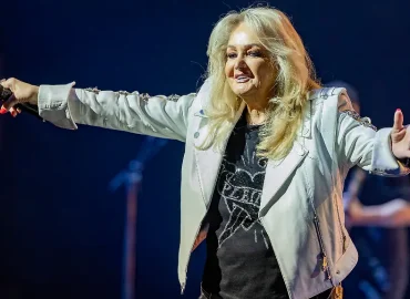 Sängerin Bonnie Tyler im Koma nach Notoperation