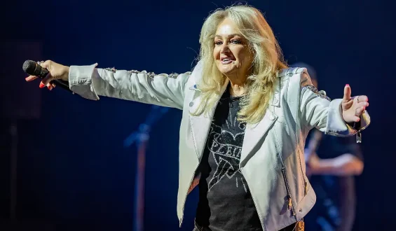 Sängerin Bonnie Tyler im Koma nach Notoperation