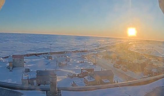Das Sonnenlicht kehrt nach Alaska zurück