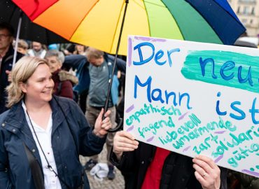 Demos gegen Gewalt an Frauen in Berlin und Hamburg am Vatertag