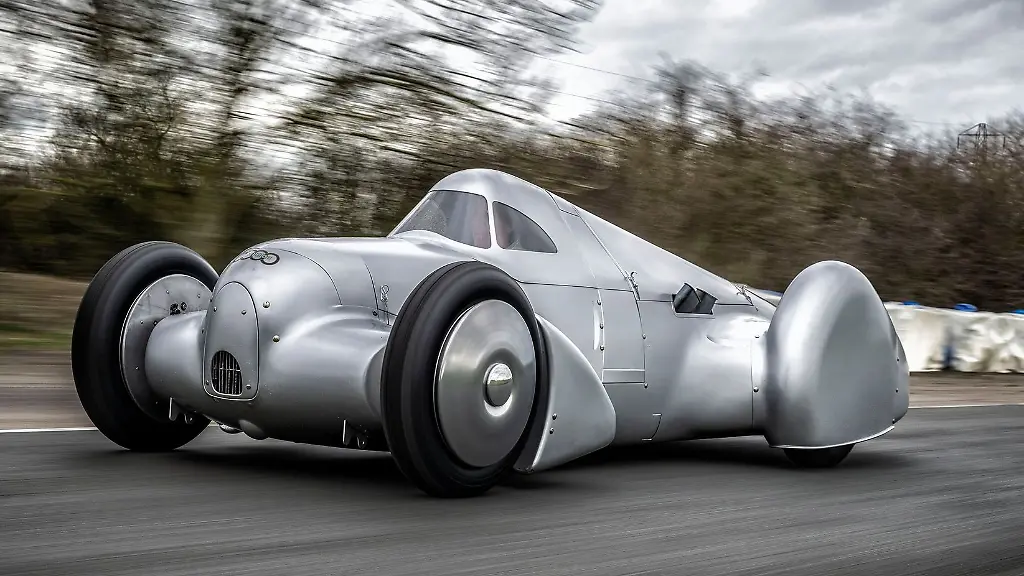 Audi belebt den legendären Auto Union Lucca Silberpfeil neu
