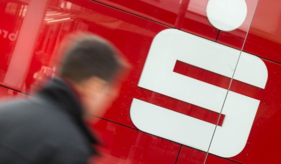 Prüfung der Privatflüge des Vorstandschefs der Sparkasse Langenfeld