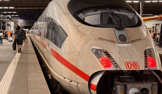 Aktuelle Lage an Deutschlands Bahnhöfen nach Großstörung bei der Bahn