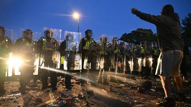 Polizeieinsatz und Proteste nach Tod eines Studenten im Vereinigten Königreich