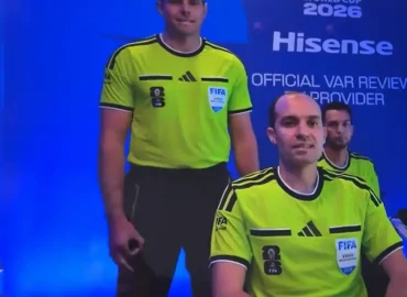 Umstrittene Geste bei FIFA-Weltmeisterschaft: VAR Shaun Evans im Fokus