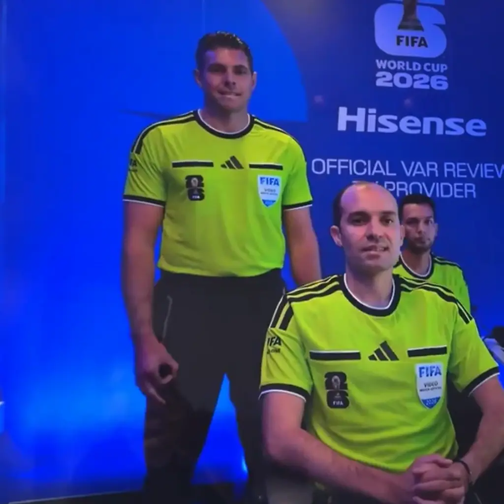 Umstrittene Geste bei FIFA-Weltmeisterschaft: VAR Shaun Evans im Fokus