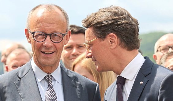 Spekulationen um Kanzlerwechsel: Merz und Wüst demonstrieren Einheit