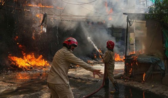 Großer Brand in Neu-Delhi fordert zahlreiche Opfer