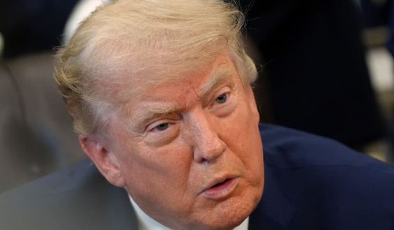 Trump kündigt Abkommen mit dem Iran an, Teheran widerspricht