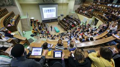 Die Auswirkungen geplanter Reformen auf junge Generationen