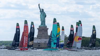 Spannendes Rennen bei SailGP vor der Freiheitsstatue