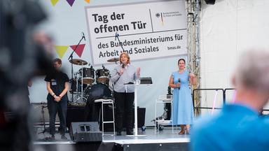 Einblick in die Regierungsarbeit: Tausende beim Tag der offenen Tür