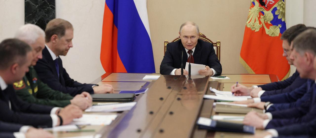 Putin räumt Engpässe beim Treibstoff nach ukrainischen Angriffen ein