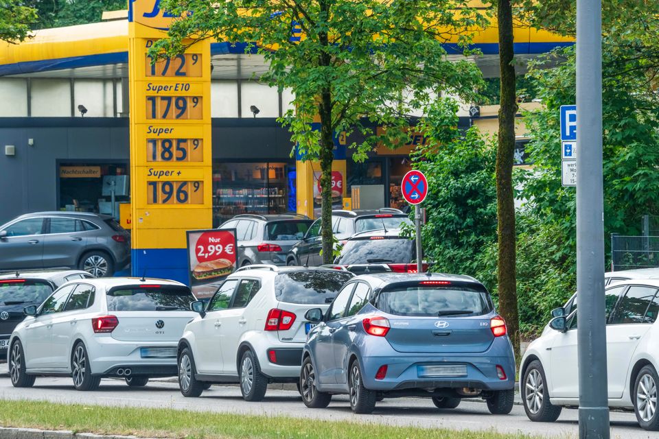 Preiserhöhung bei Benzin und Diesel: Unmut vor dem Ende des Tankrabatts