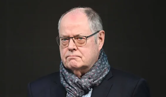 Steinbrück über den Umgang mit der AfD und die Forderung nach Entzug des Wahlrechts für einzelne Vertreter