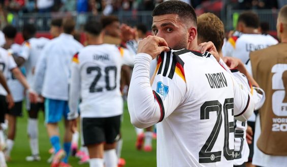 Kritik am Spielfeld im WM-Stadion East Rutherford