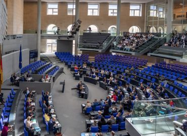 Kritik an der Verzögerung von Abgeordnetenfragen durch die Bundesregierung