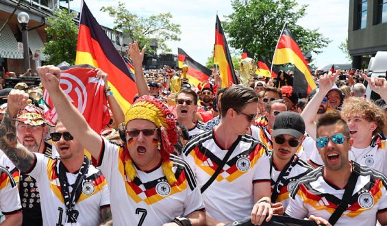 Holland Triumphiert Über Schweden und Führt WM-Gruppe an