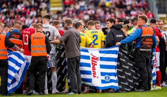 Christian Eriksen erneut zusammengebrochen: Teamarzt gibt Entwarnung