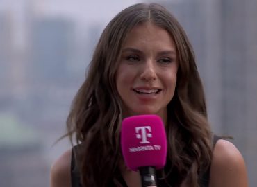 Laura Wontorra sorgt für Lacher bei Müller und Klopp