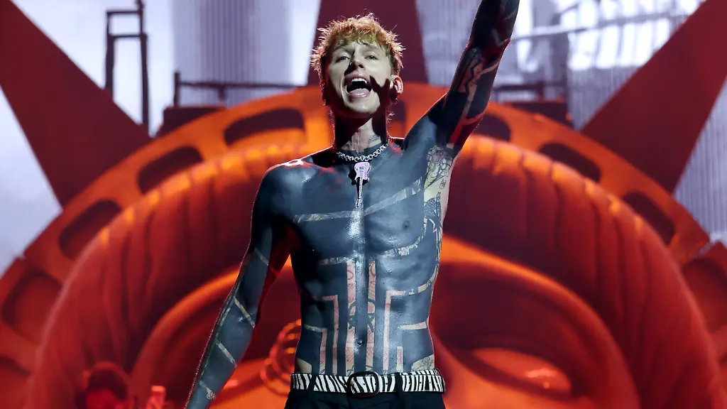 Machine Gun Kellys Extremes Blackout-Tattoo und seine Folgen