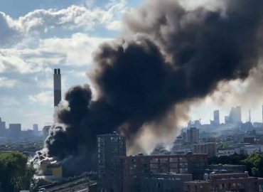 Großbrand im Recyclingzentrum sorgt für Rauch über London