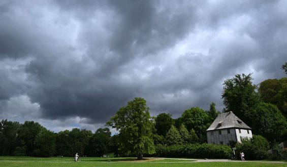 Meteorologischer Sommerbeginn mit wechselhaftem Wetter