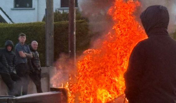 Neue Gewalt in Belfast nach Messerangriff