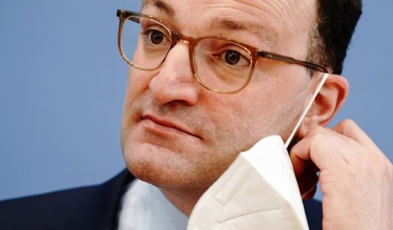 Gerichtsstreit um Masken-Deal: Hamburger Firma fordert Millionen vom Bund