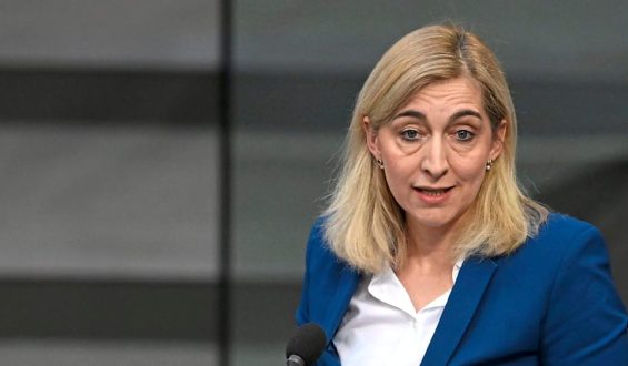 Heftige Kritik an Warkens Krankenkassen-Reform im Bundestag
