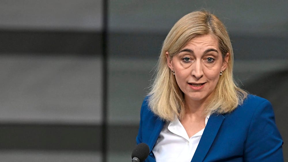 Heftige Kritik an Warkens Krankenkassen-Reform im Bundestag