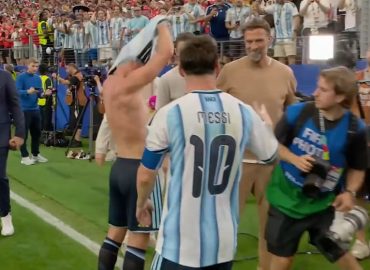 Kerners Begegnung mit Messi: Trikot-Übergabe an Klopp