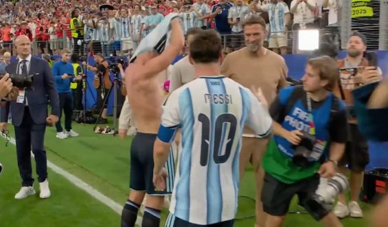 Kerners Begegnung mit Messi: Trikot-Übergabe an Klopp