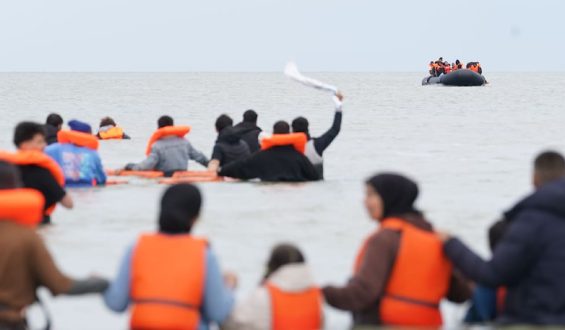 Großbritannien registriert höchsten Anstieg von Bootsflüchtlingen seit Jahresbeginn