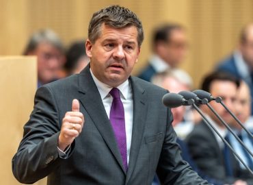Sachsen-Anhalts Ministerpräsident unter Druck: Auswirkungen auf die Landtagswahlen