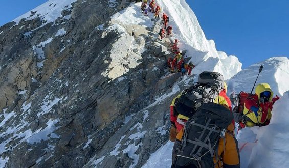 Bergführer überlebt sechs Tage in der Everest-Todeszone