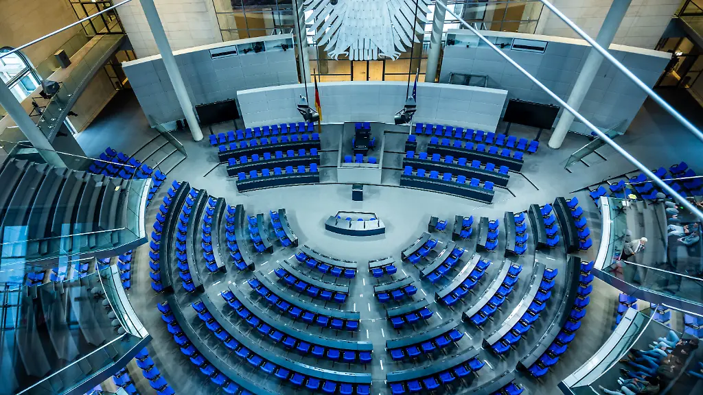 Tempo der Reformen im Bundestag: Familienunternehmer für Sommerarbeit