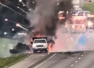 Feuerwerks-Anhänger sorgt für Sperrung der Autobahn