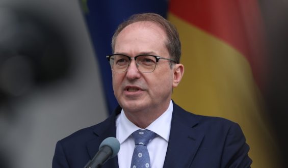 Dobrindt warnt vor Drohnenangriffen auf den Bundestag