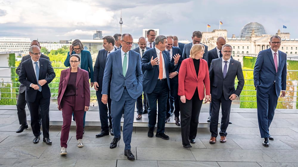 Gipfeltreffen im Kanzleramt: Regierung plant weitere Gespräche mit Sozialpartnern