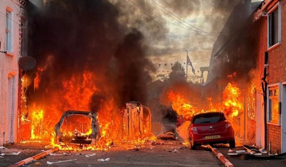Messerangriff in Belfast löst gewaltsame Proteste aus