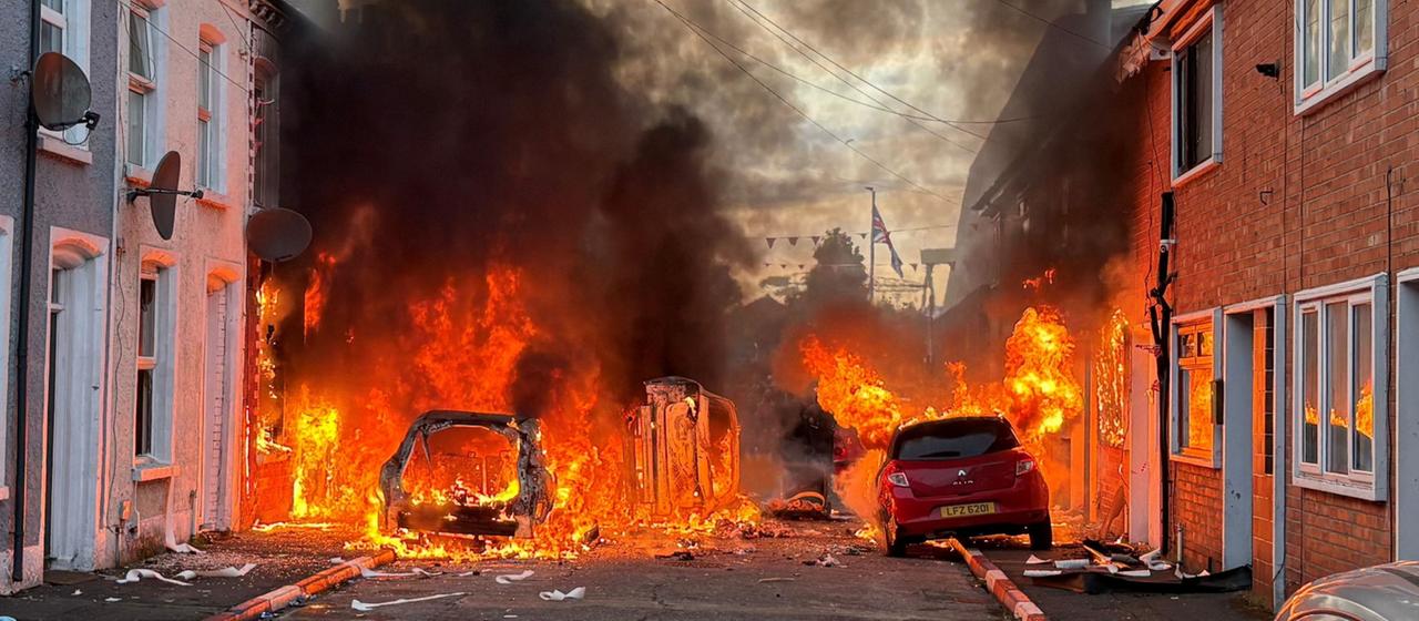 Messerangriff in Belfast löst gewaltsame Proteste aus
