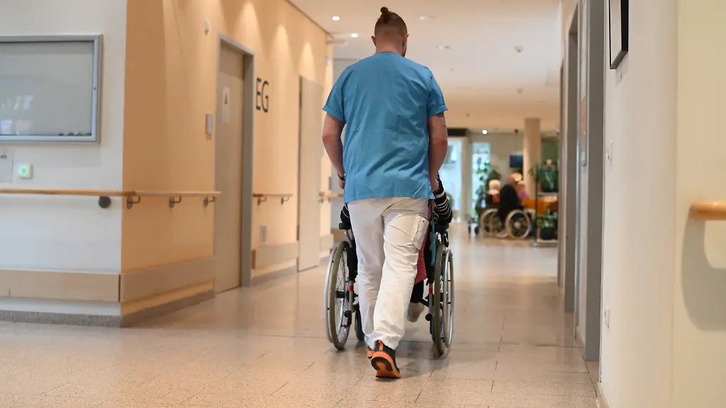 Pflegereform: Mehrbelastung für Gutverdiener und Einsparungen bei Heimkostenzuschüssen geplant