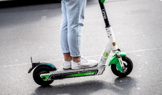 Erhöhte Fahrtsicherheit bei E-Scootern: Neue Regeln und aktuelle Vorschriften
