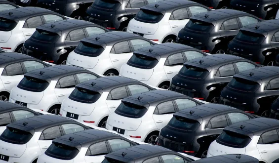 Deutsche Hersteller unter Druck – Der Einbruch auf Chinas Automarkt