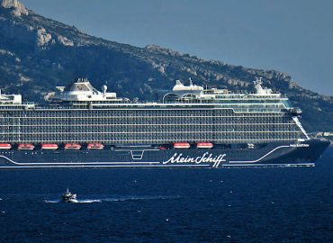 Kreuzfahrtschiff wegen Sprengstoffalarm in Kiel evakuiert