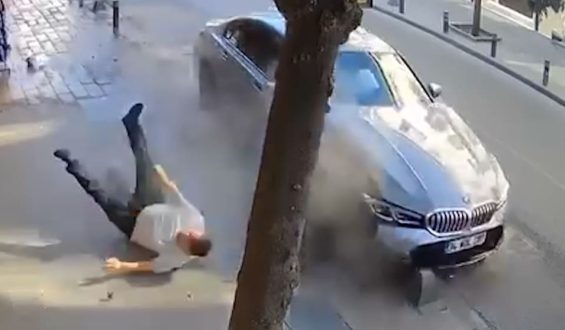 Raser verursacht schweren Unfall in Istanbul
